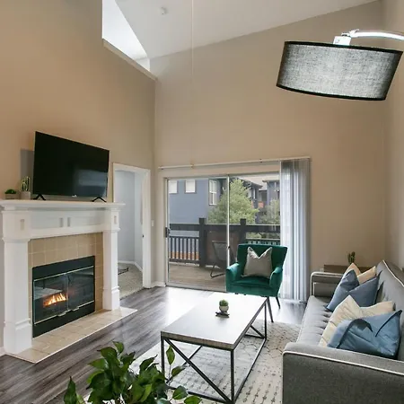 Luxury 2-Bedroom Townhome In North Atlanta